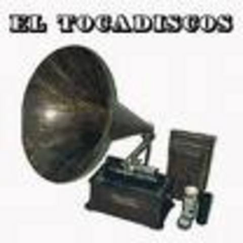 discos compactos y tocadiscos