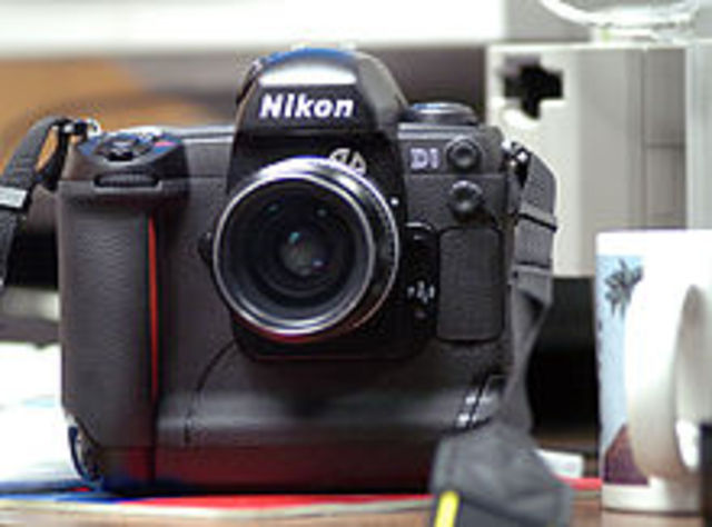 Nikon D1