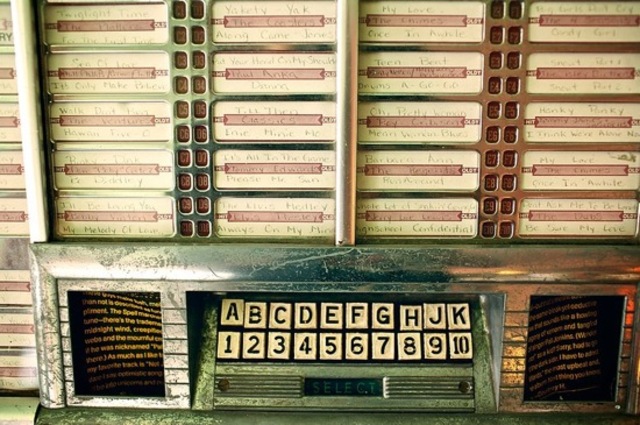 the first jukebox was invented and installed in San Francisco at the Palais Royale Saloon