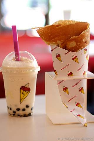 KAWAII CREPE & Osboure Village Shopping w/ Pogi