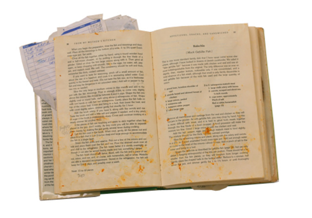 Nail Polish begins catching on in England and the U.S