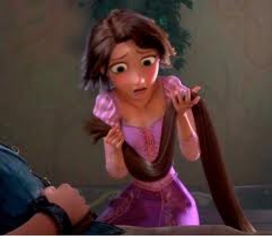 Flynn Rider cuts Rapunzels hair