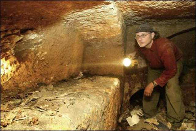 Jesus' Tomb Found in Israel, Filmmakers Claim