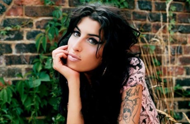 Amy Winehouse- Tears Dry On Their Own