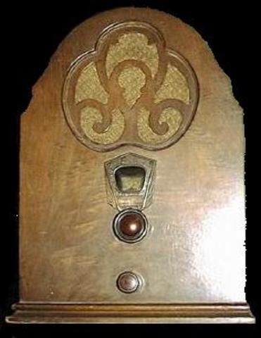 Naissance des émissions radio quotidiennes