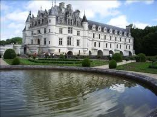 El nombre de la lengua procede de la tierra de castillos ...