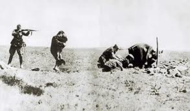 Einsatzgruppen shoot nearly 3,000 Jews at the Seventh Fort.