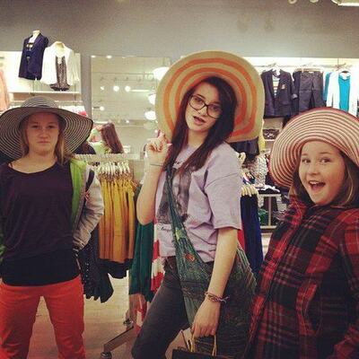 Timeline: Sarah Gordon: Childhood