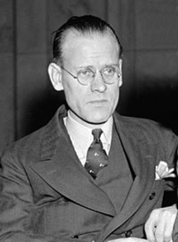 Philo T. Farnsworth receives a patent for television .
