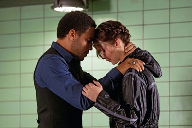 Cinna gives Katniss tips and wishes her well