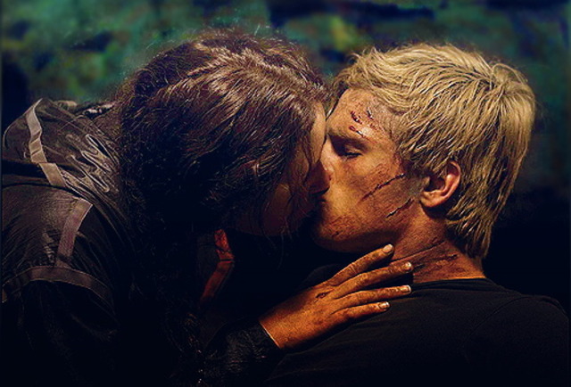 Peeta and Katniss kiss