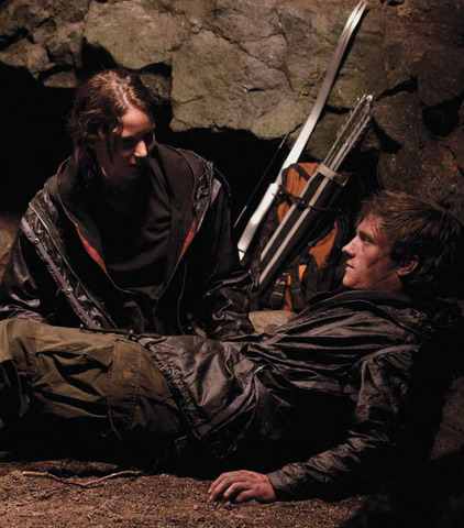 There's a feast at the cornucopia and Katniss decides to go and get Peeta the medicine he needs, but tells her not to risk her life for him.