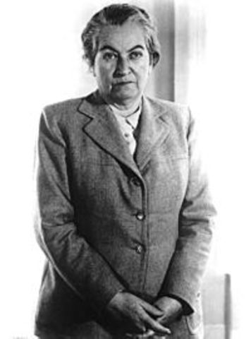Nace Gabriela Mistral