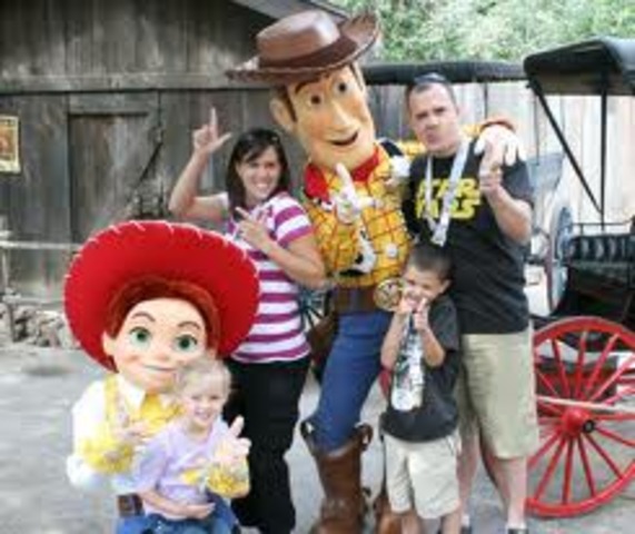 We visited MGM and took pictures with characters.