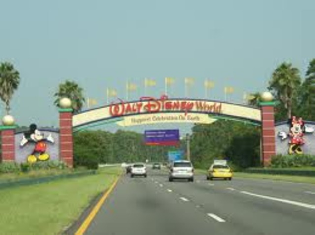 Finally we reached the Disney gates!