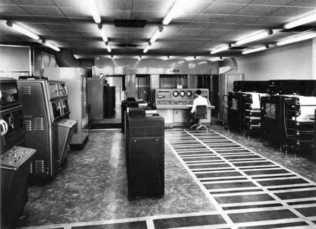 The first commercial computers are used