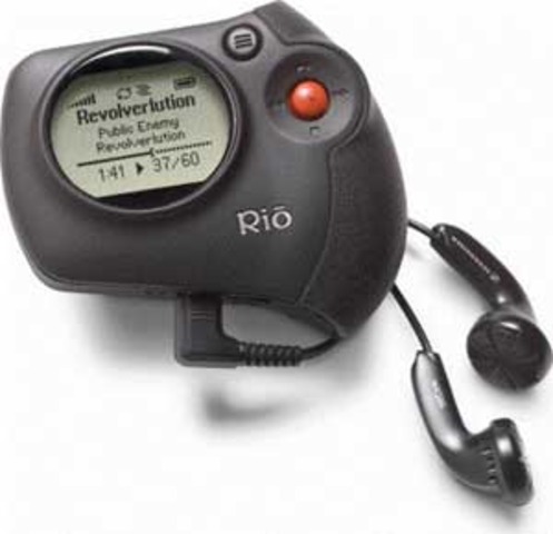 Invention du premier baladeur MP3.