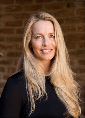 Jobs Marries Laurene Powell