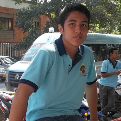 Timeline: Bipgrafia de Kyle Navarro