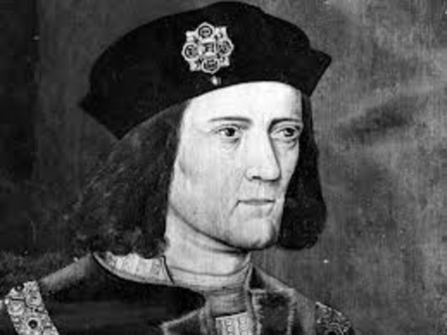 Richard III is killed in battle