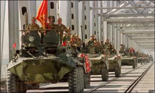Soviet troops fully withdraw from Afghanistan