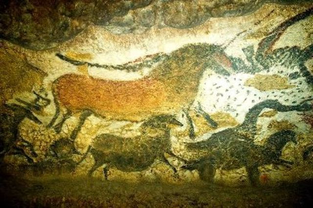 Lascaux cave paintings discovered