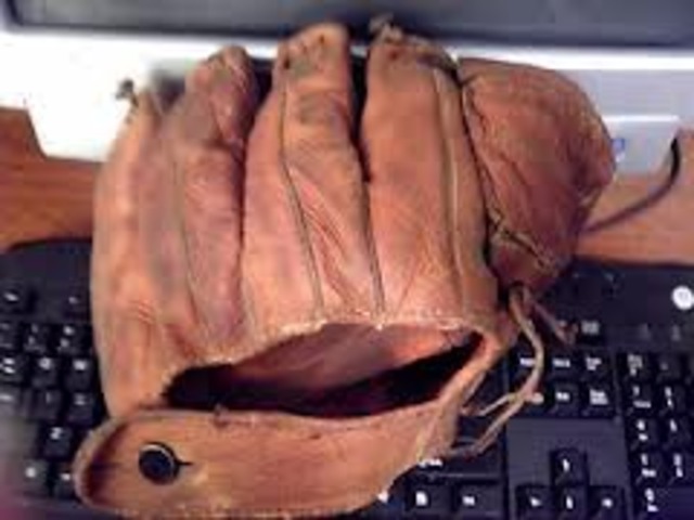 Duke Snyder Glove