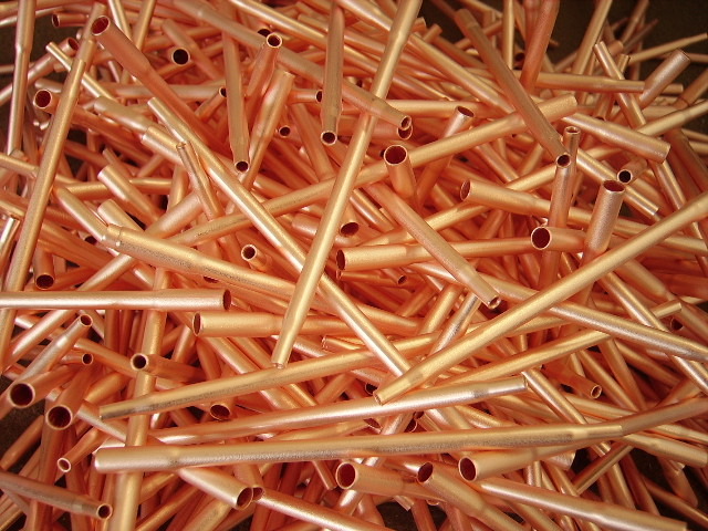 agua en el tubo de cobre