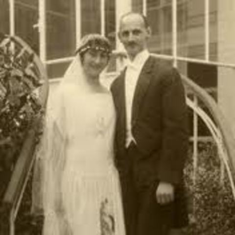 Otto Frank marries Edith Hollander