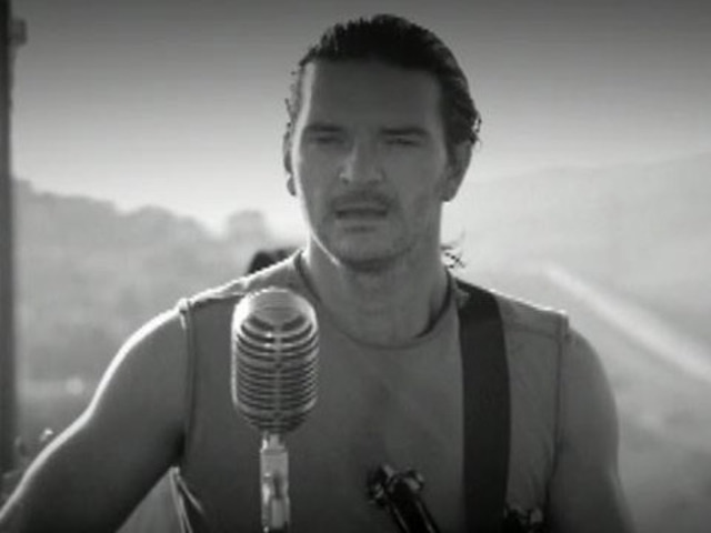 Link to a song by Ricardo Arjona about illegal mexicans in the U.S.A.