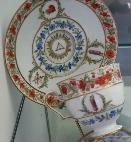 Tasse a piedouche et soucoupe