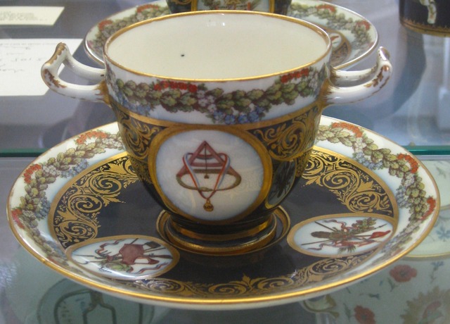 Gobelet etrusque et soucoupe