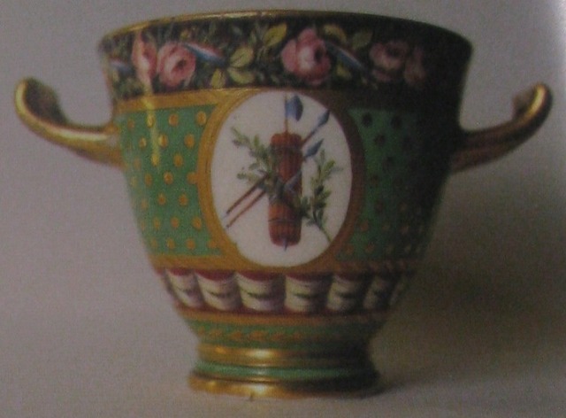 Gobelet a anses etrusques et soucoupe