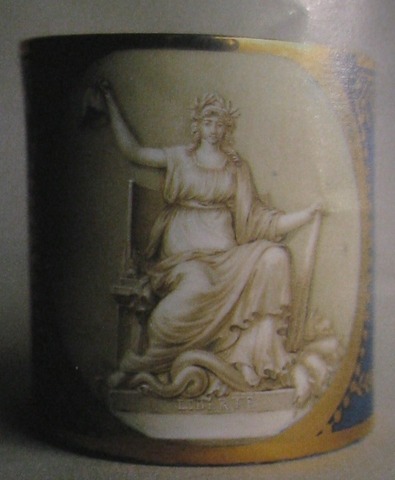 Tasse litron et soucoupe premiere grandeur