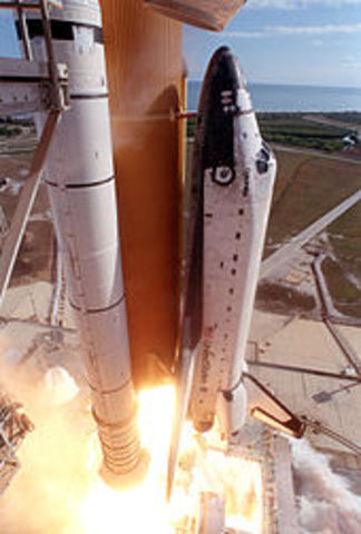 The U.S spaceshuttle crashes.