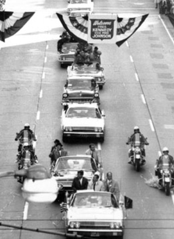 12:29 PM CST- Presidential Motorcade enters Dooley Plaza