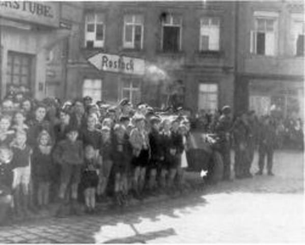 1945 the loudspeaker came to the marketplace