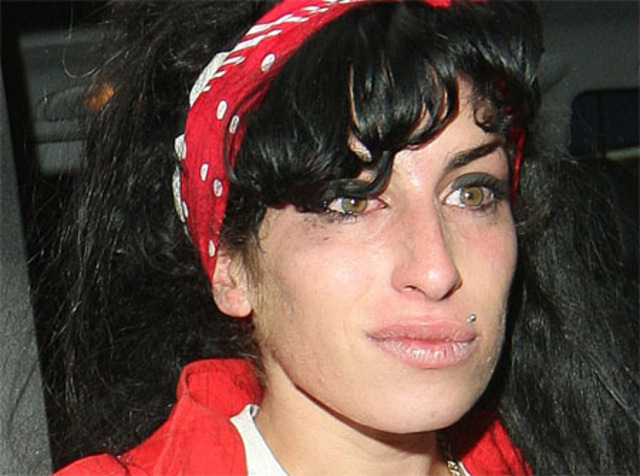 Winehouse gives a disastrous performance in Belgrade in which she turned up late, forgot lyrics, wandered around the stage aimlessly and garnered boos from the crowd.