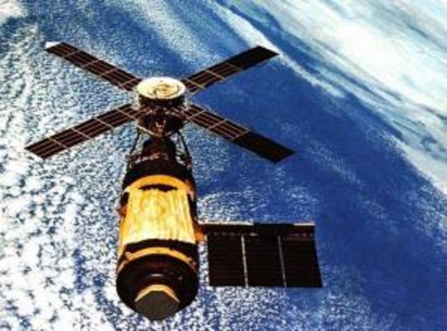 First communications satellitebis launched, allowing world wide live broadcast of the 1964 olympics