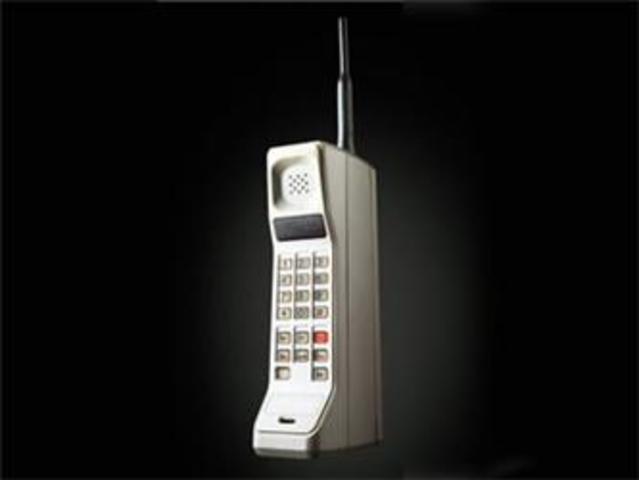 1982 the first cell phones are availiable from sale