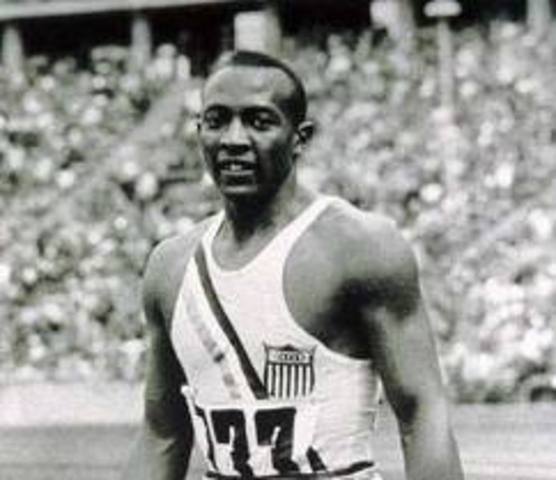 Jesse Owens is awarded with the Congressional Gold Medal