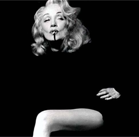 Marlène Dietrich devient célèbre grâce au film "L'Ange bleu" premier film parlant du cinéma allemand.