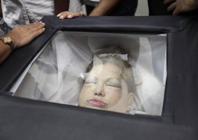 Death of his mother, which he wrote in his famous De Profundis directed to Lord Alfred Douglas