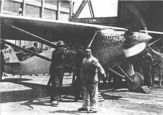 Lindbergh traverse l'Atlantique