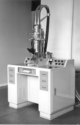 First Electron Micrograph of a Biological Sample