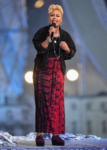 At the closing ceremony, Emeli sang 'Read All About It'