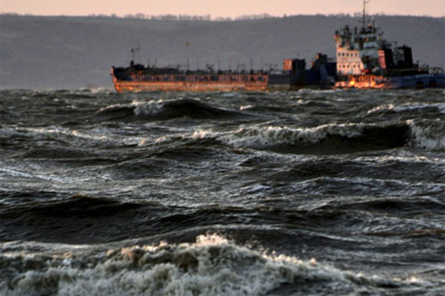 Amerikaanse marine houdt olie tanker tegen