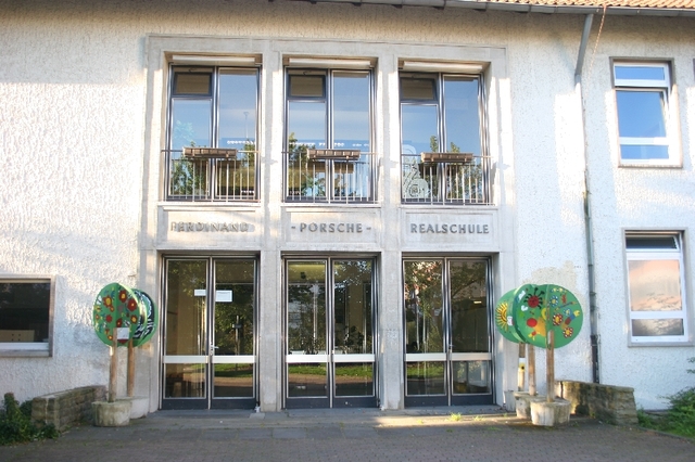 Entre a la Ferdinand Porsche-Realschule