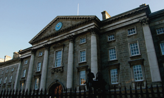 Bolivar se muda a España para estudiar.