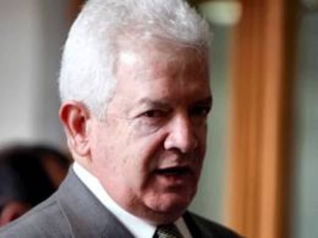 Condenan a Mario Uribe